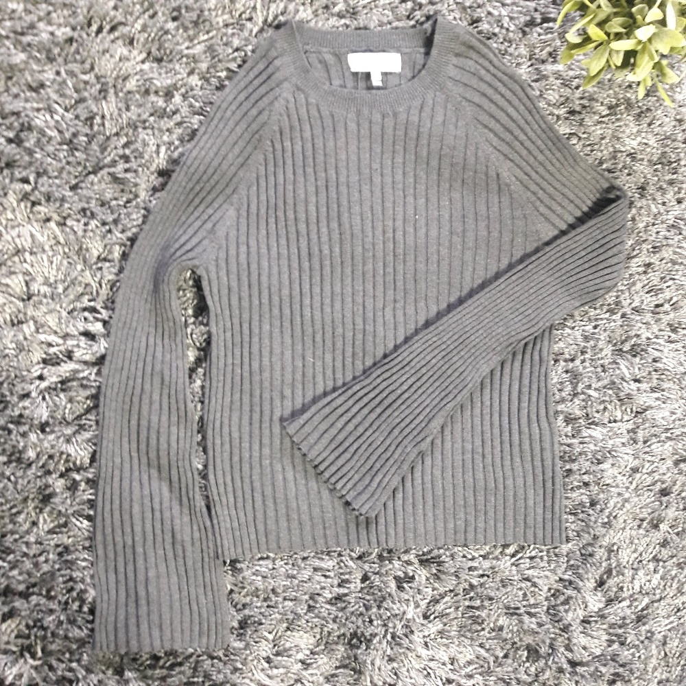 🔚NWT John + Jenn Fluted Sleeve Sweater